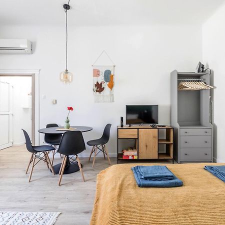 Stylish And Colourful Apartment In The City Centre Будапеща Екстериор снимка