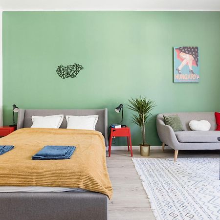 Stylish And Colourful Apartment In The City Centre Будапеща Екстериор снимка
