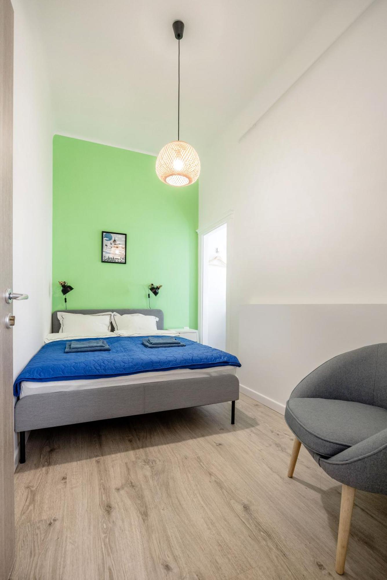 Stylish And Colourful Apartment In The City Centre Будапеща Екстериор снимка