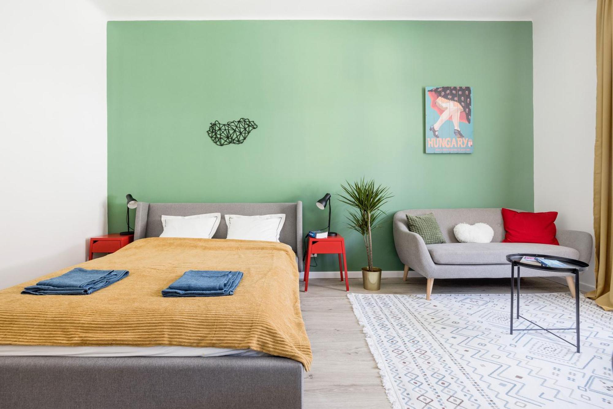Stylish And Colourful Apartment In The City Centre Будапеща Екстериор снимка