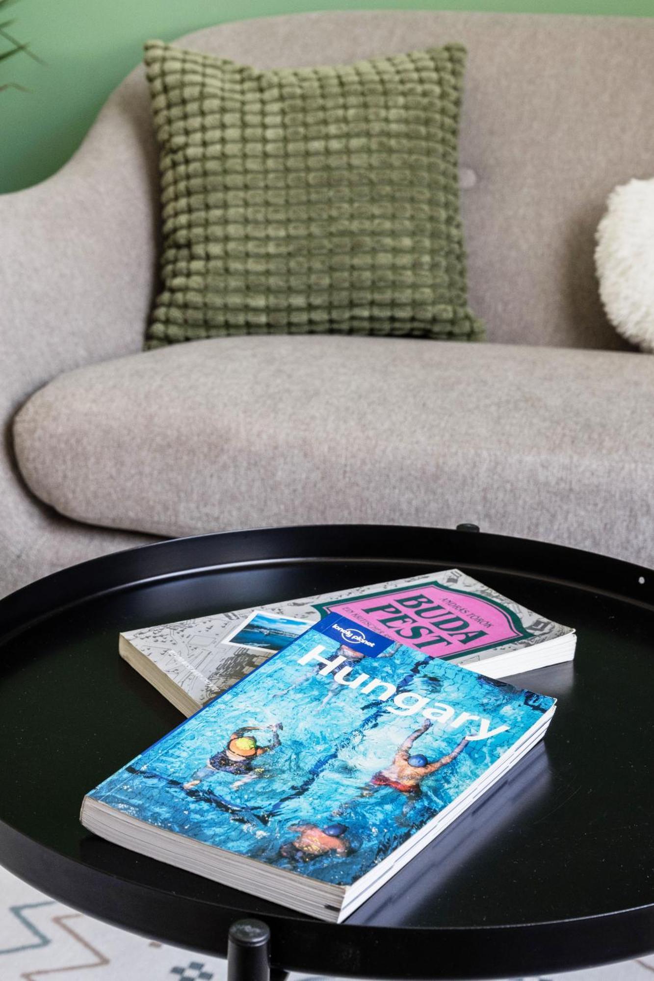 Stylish And Colourful Apartment In The City Centre Будапеща Екстериор снимка