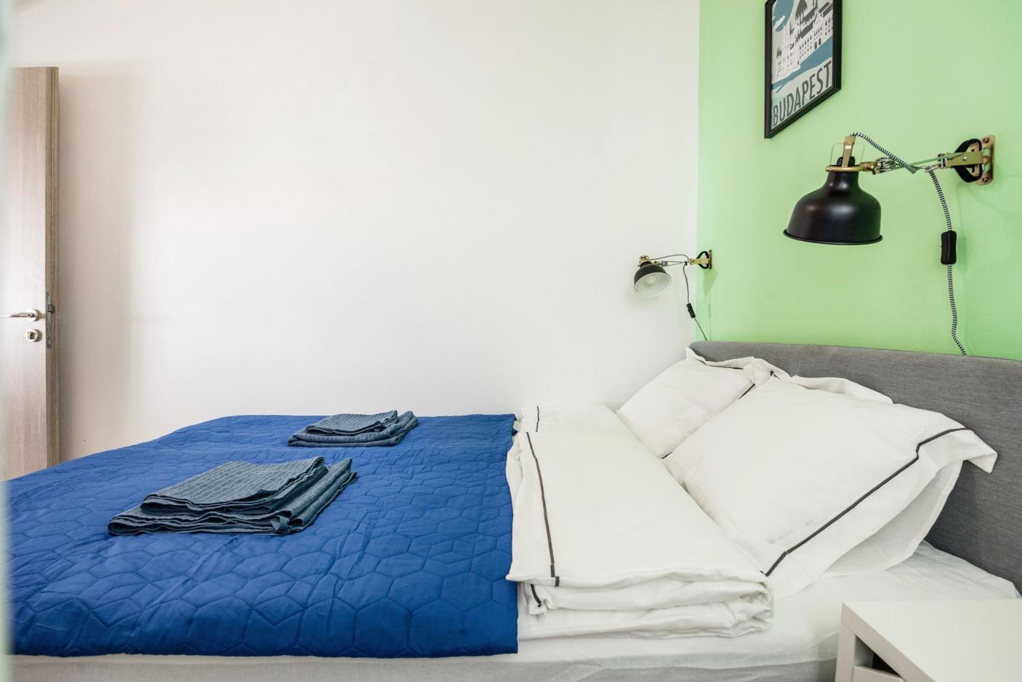 Stylish And Colourful Apartment In The City Centre Будапеща Екстериор снимка